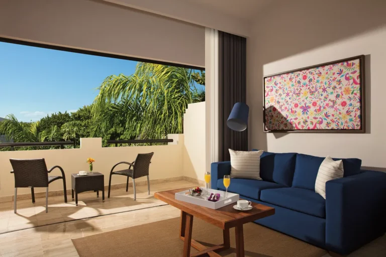 SS24_Sapphire_Tropical_View_Balcony