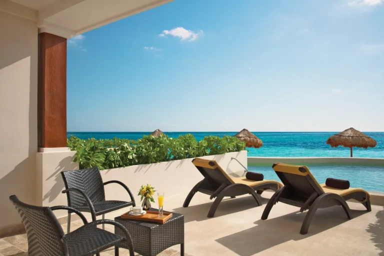 SS24_Sapphire_Swimout_Patio