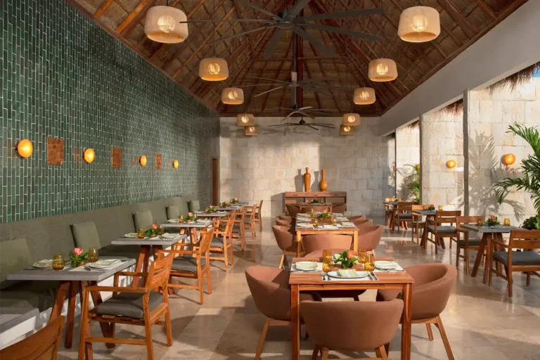 SS2025_Dining-Seaside